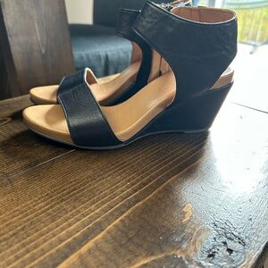 Bueno Navy and Tan Leather Wedge Sandals